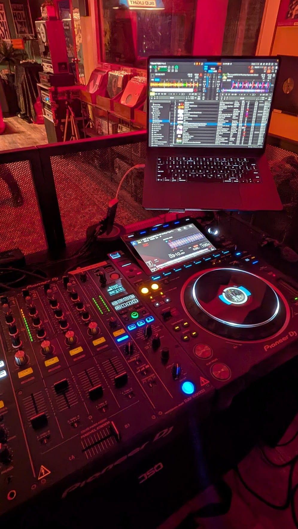 Pioneer CDJ and mixer setup connected to Traktor Pro